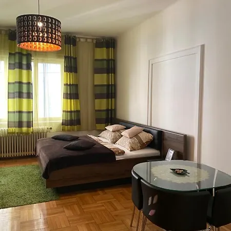 & And Center Apartment *