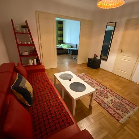 & And Center Apartment *