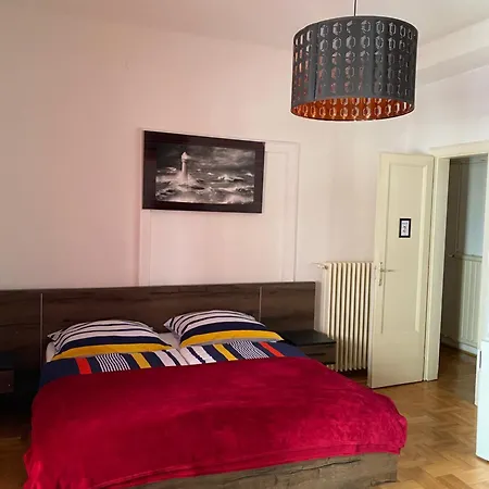 & And Center Apartment *