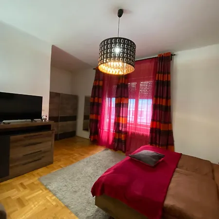 & And Center Apartment