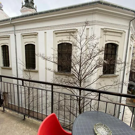 & And Center Apartment Budapest