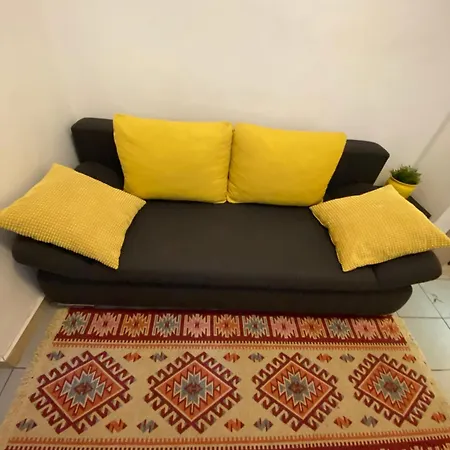 & And Center Apartman *