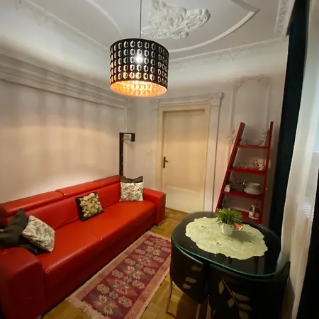 & And Center Budapeszt