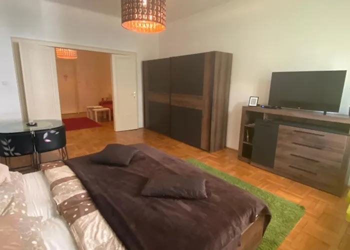 & And Center Apartmán