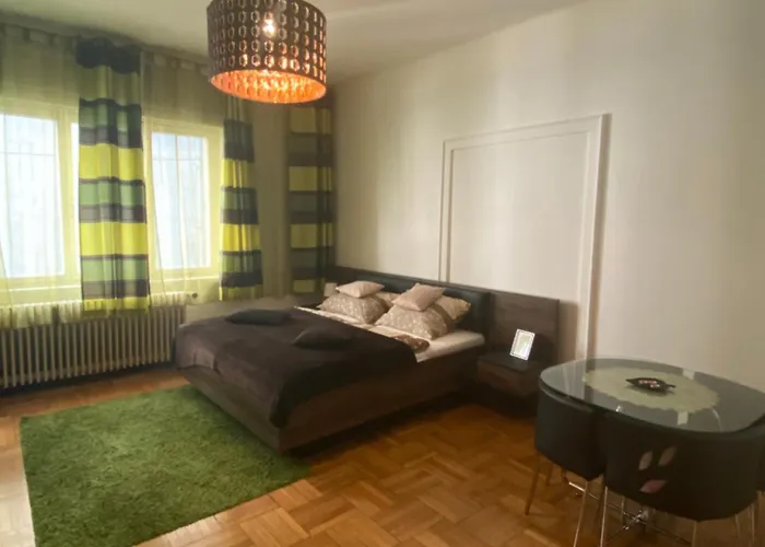 & And Center * Budapešť
