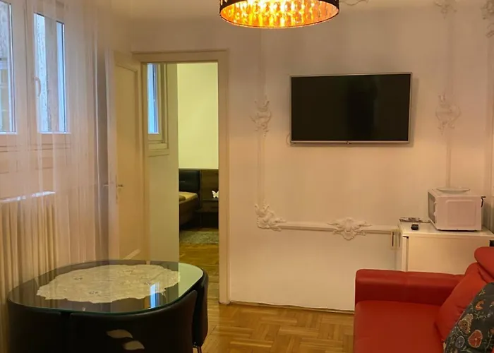 & And Center * Budapešť