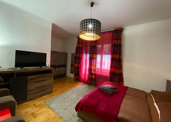 & And Center Apartmán