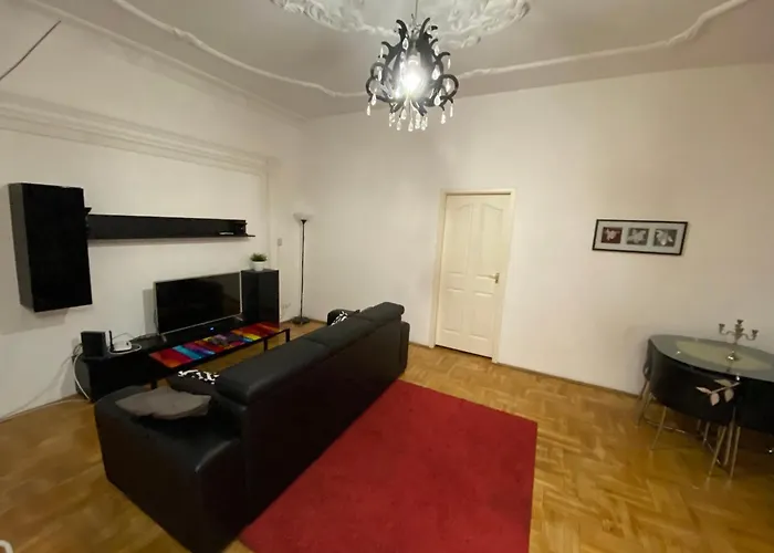 & And Center * Budapešť