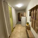 & And Center בודפשט