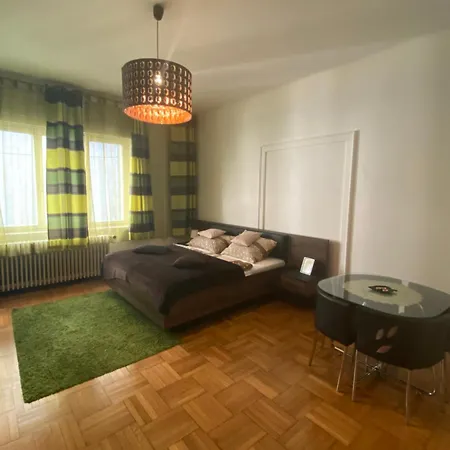 & And Center * Budapeszt